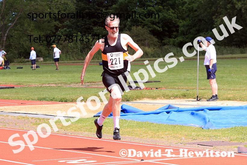 Mens 200 metres, 2024 NE Masters Track and Field Champs., Monkton Stadium, Jarrow.  Photo: David T. Hewitson/Sports for All Pics